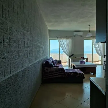 Flat With Amazing View On Sea דירה *
